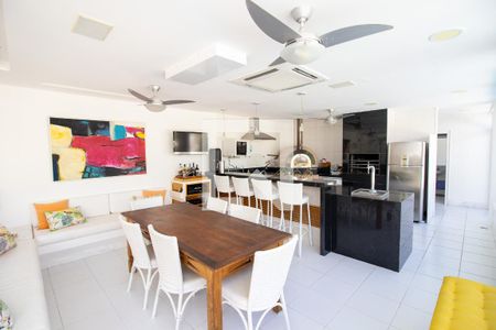 Casa de condomínio à venda com 660m², 4 quartos e 2 vagas Casa de condomínio à venda com 660m², 4 quartos e 2 vagasÁrea gourmet