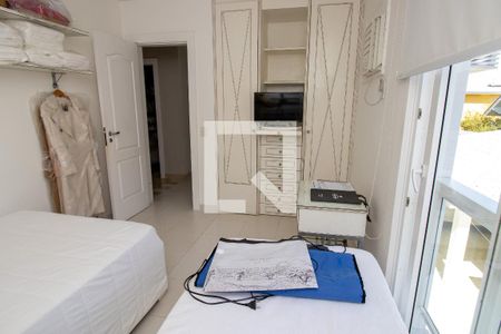 Casa de condomínio à venda com 660m², 4 quartos e 2 vagas Casa de condomínio à venda com 660m², 4 quartos e 2 vagasQuarto 3