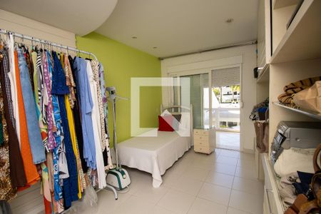 Casa de condomínio à venda com 660m², 4 quartos e 2 vagas Casa de condomínio à venda com 660m², 4 quartos e 2 vagasQuarto 2