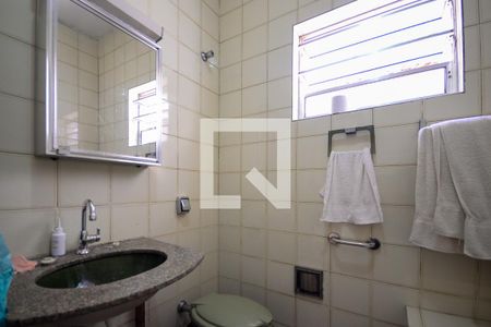 Casa à venda com 198m², 3 quartos e 2 vagas Casa à venda com 198m², 3 quartos e 2 vagasEdicula - Banheiro