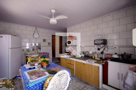 Casa à venda com 198m², 3 quartos e 2 vagas Casa à venda com 198m², 3 quartos e 2 vagasCozinha