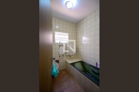 Casa à venda com 198m², 3 quartos e 2 vagas Casa à venda com 198m², 3 quartos e 2 vagasEdicula - Banheiro