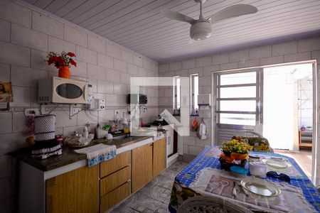 Casa à venda com 198m², 3 quartos e 2 vagas Casa à venda com 198m², 3 quartos e 2 vagasCozinha