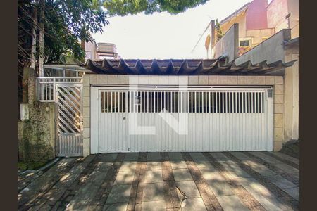 Casa à venda com 198m², 3 quartos e 2 vagas Casa à venda com 198m², 3 quartos e 2 vagasFachada