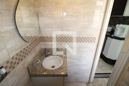 Apartamento à venda com 90m², 2 quartos e 1 vagaÁrea de Serviço - Banheiro