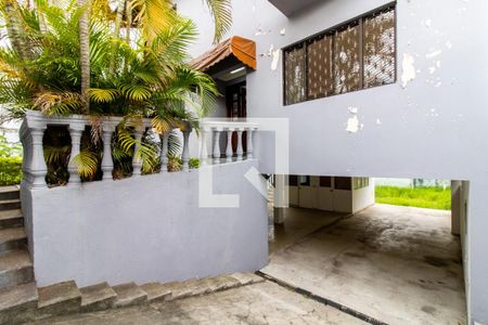 Casa à venda com 261m², 4 quartos e 8 vagas Casa à venda com 261m², 4 quartos e 8 vagasEntrada