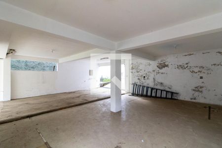 Casa à venda com 261m², 4 quartos e 8 vagas Casa à venda com 261m², 4 quartos e 8 vagasGaragem