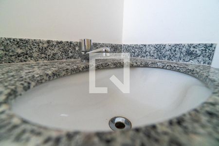 Apartamento à venda com 72m², 3 quartos e 1 vaga Apartamento à venda com 72m², 3 quartos e 1 vagaBanheiro da Suíte Detalhe