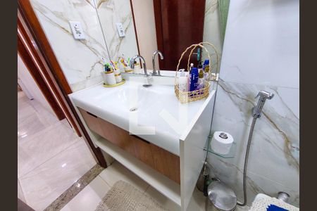 Apartamento à venda com 57m², 3 quartos e 1 vaga Apartamento à venda com 57m², 3 quartos e 1 vagaBanheiro Corredor