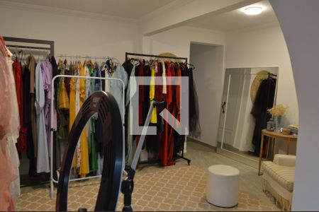 Casa à venda com 318m², 4 quartos e 4 vagasCasa 2