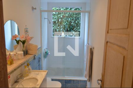 Casa à venda com 318m², 4 quartos e 4 vagasBanheiro da Suíte 1