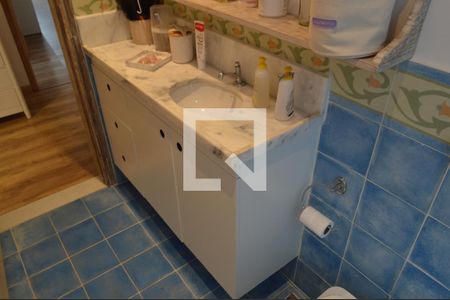 Casa à venda com 318m², 4 quartos e 4 vagasBanheiro da Suíte 1