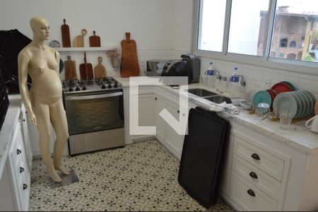 Casa à venda com 318m², 4 quartos e 4 vagasCasa 2