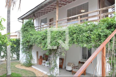 Casa à venda com 318m², 4 quartos e 4 vagasFachada