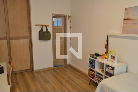 Casa à venda com 318m², 4 quartos e 4 vagasSuíte 2