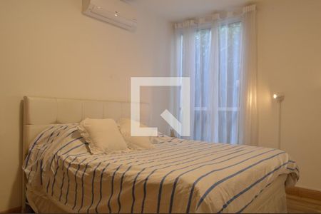 Casa à venda com 318m², 4 quartos e 4 vagasSuíte 1