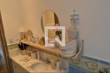 Casa à venda com 318m², 4 quartos e 4 vagasBanheiro da Suíte 1