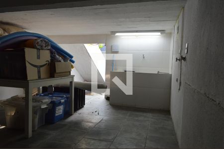 Casa à venda com 318m², 4 quartos e 4 vagasPorão
