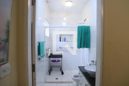 Casa à venda com 140m², 4 quartos e 2 vagasBanheiro da Suíte