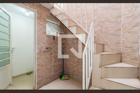 Casa à venda com 540m², 2 quartos e 1 vaga Casa à venda com 540m², 2 quartos e 1 vagaEscada