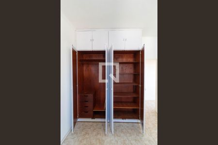 Apartamento para alugar com 110m², 3 quartos e sem vaga Apartamento para alugar com 110m², 3 quartos e sem vagaQuarto 02 - Armário
