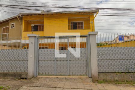 Casa à venda com 180m², 3 quartos e 2 vagas Casa à venda com 180m², 3 quartos e 2 vagasFachada