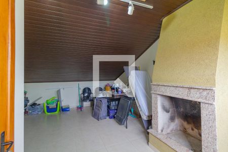 Casa à venda com 180m², 3 quartos e 2 vagas Casa à venda com 180m², 3 quartos e 2 vagasSótão/lareira