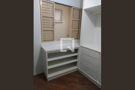 Casa à venda com 240m², 3 quartos e 2 vagas Casa à venda com 240m², 3 quartos e 2 vagasCloset