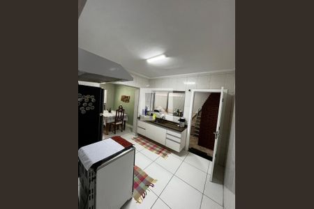 Casa à venda com 240m², 3 quartos e 2 vagas Casa à venda com 240m², 3 quartos e 2 vagasCozinha