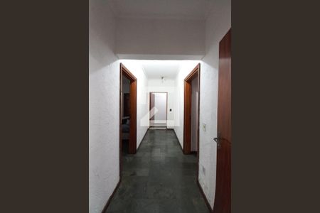 Casa à venda com 480m², 3 quartos e 2 vagas Casa à venda com 480m², 3 quartos e 2 vagasCorredor