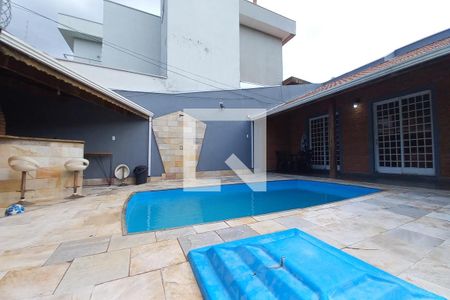 Casa à venda com 480m², 3 quartos e 2 vagas Casa à venda com 480m², 3 quartos e 2 vagasÁrea comum - Piscina