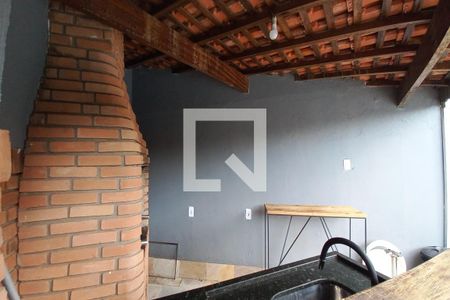 Casa à venda com 480m², 3 quartos e 2 vagas Casa à venda com 480m², 3 quartos e 2 vagasÁrea comum - Churrasqueira