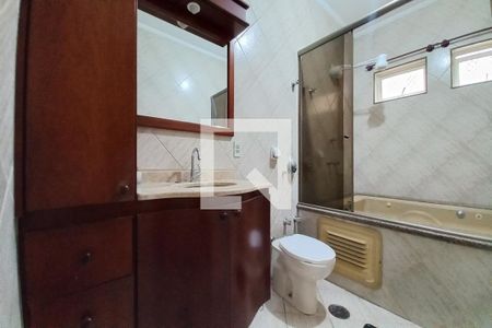 Casa à venda com 480m², 3 quartos e 2 vagas Casa à venda com 480m², 3 quartos e 2 vagasBanheiro da Suíte 2