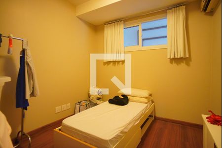 Casa à venda com 453m², 4 quartos e 4 vagasQuarto de serviço