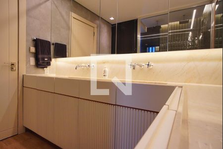 Casa à venda com 453m², 4 quartos e 4 vagasBanheiro da Suíte 3 - Segundo Andar