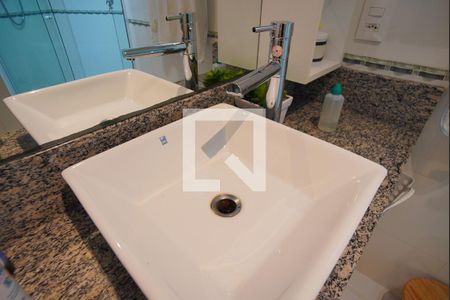 Casa à venda com 453m², 4 quartos e 4 vagasBanheiro da Suíte 2 - Segundo Andar