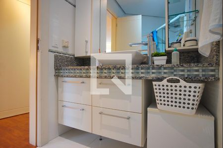 Casa à venda com 453m², 4 quartos e 4 vagasBanheiro da Suíte 2 - Segundo Andar