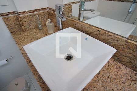 Casa à venda com 453m², 4 quartos e 4 vagasBanheiro da Suíte 1 - Segundo Andar