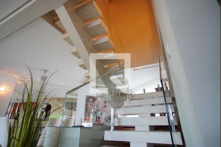 Casa à venda com 453m², 4 quartos e 4 vagasEscada - Segundo Andar