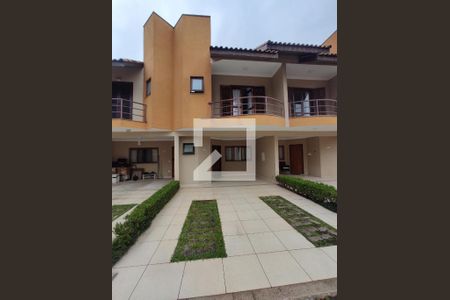 Casa de condomínio à venda com 140m², 3 quartos e 3 vagas Casa de condomínio à venda com 140m², 3 quartos e 3 vagasFachada