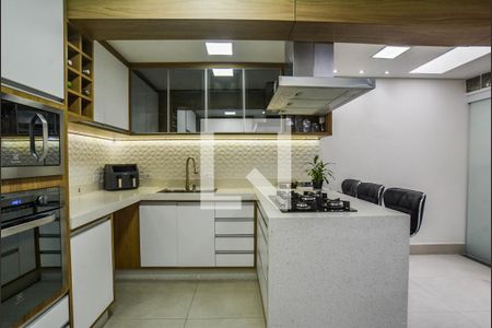 Casa de condomínio à venda com 140m², 3 quartos e 3 vagas Casa de condomínio à venda com 140m², 3 quartos e 3 vagasCozinha e Área de Serviço