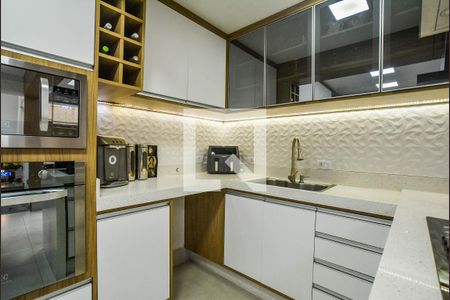 Casa de condomínio à venda com 140m², 3 quartos e 3 vagas Casa de condomínio à venda com 140m², 3 quartos e 3 vagasCozinha e Área de Serviço