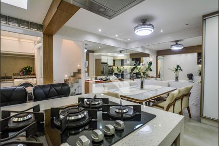 Casa de condomínio à venda com 140m², 3 quartos e 3 vagas Casa de condomínio à venda com 140m², 3 quartos e 3 vagasCozinha e Área de Serviço