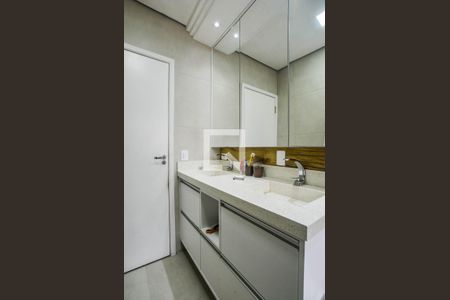 Casa de condomínio à venda com 140m², 3 quartos e 3 vagas Casa de condomínio à venda com 140m², 3 quartos e 3 vagasBanheiro Corredor