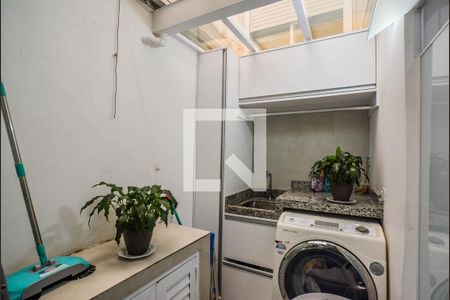 Casa de condomínio à venda com 140m², 3 quartos e 3 vagas Casa de condomínio à venda com 140m², 3 quartos e 3 vagasCozinha e Área de Serviço