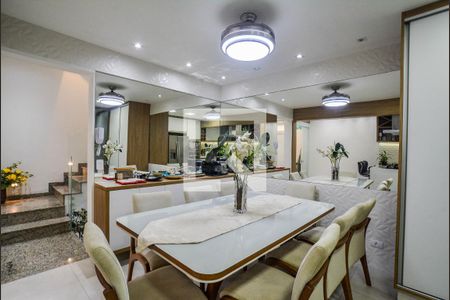 Casa de condomínio à venda com 140m², 3 quartos e 3 vagas Casa de condomínio à venda com 140m², 3 quartos e 3 vagasCozinha e Área de Serviço