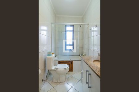 Casa de condomínio à venda com 238m², 3 quartos e 2 vagas Casa de condomínio à venda com 238m², 3 quartos e 2 vagasBanheiro da Suíte