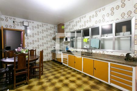 Casa à venda com 460m², 4 quartos e 6 vagas Casa à venda com 460m², 4 quartos e 6 vagasCozinha