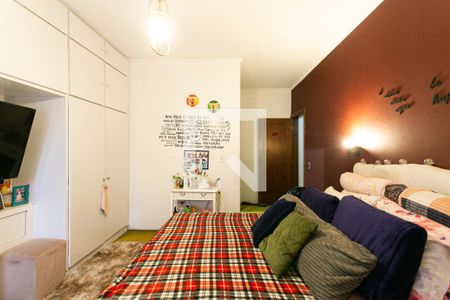 Casa à venda com 460m², 4 quartos e 6 vagas Casa à venda com 460m², 4 quartos e 6 vagasSuíte