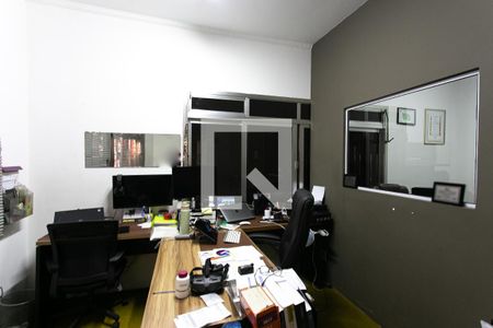 Casa à venda com 460m², 4 quartos e 6 vagas Casa à venda com 460m², 4 quartos e 6 vagasEscritório 2